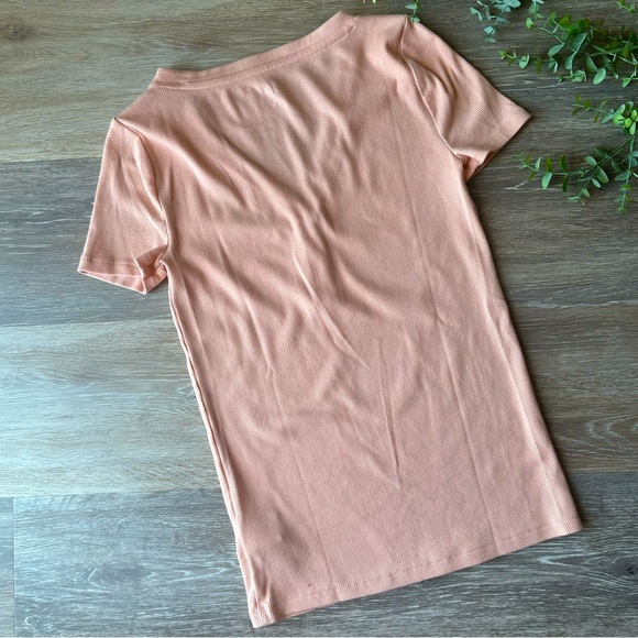 GAP Women's Ribbed Short Sleeve Henley - Picture 3 of 4